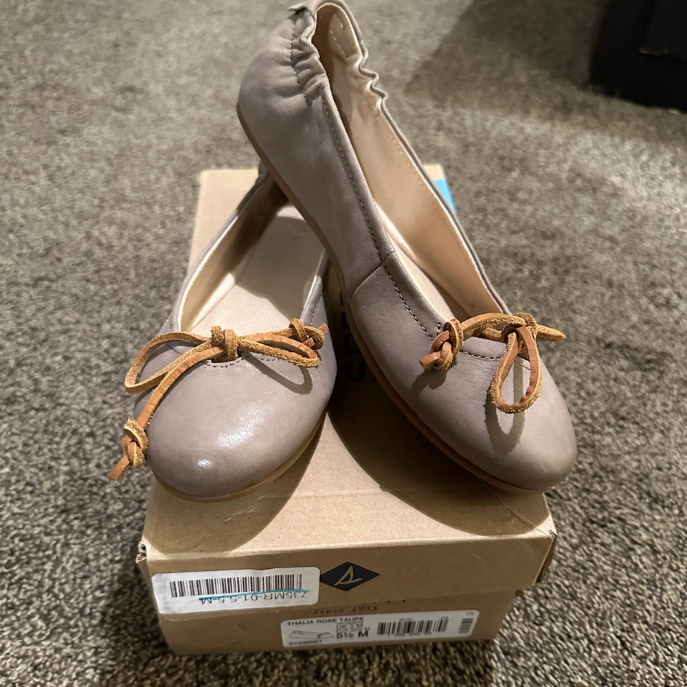Brand New Sperry 5.5 Taupe Ballet Flats